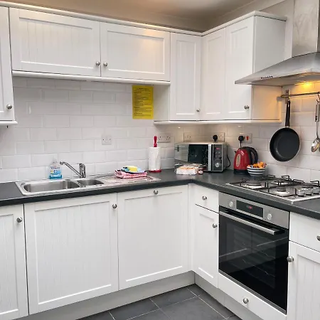 37 Trenwith Place, Charming Family & Garden! *