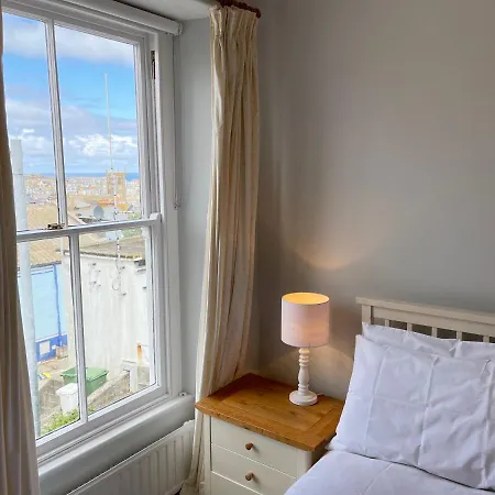 Holiday home 37 Trenwith Place, Charming Family & Garden!