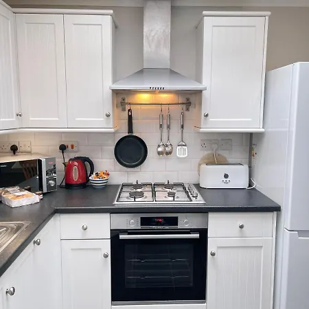 37 Trenwith Place, Charming Family & Garden! Holiday home