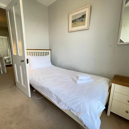 37 Trenwith Place, Charming Family & Garden! Holiday home *