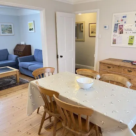 37 Trenwith Place, Charming Family & Garden! Holiday home *