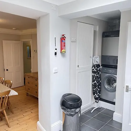 37 Trenwith Place, Charming Family & Garden! Holiday home *
