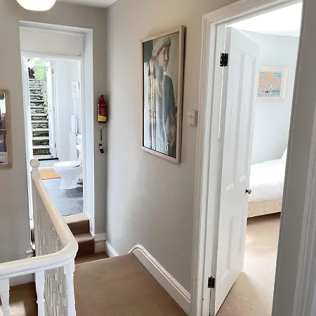37 Trenwith Place, Charming Family & Garden! Holiday home